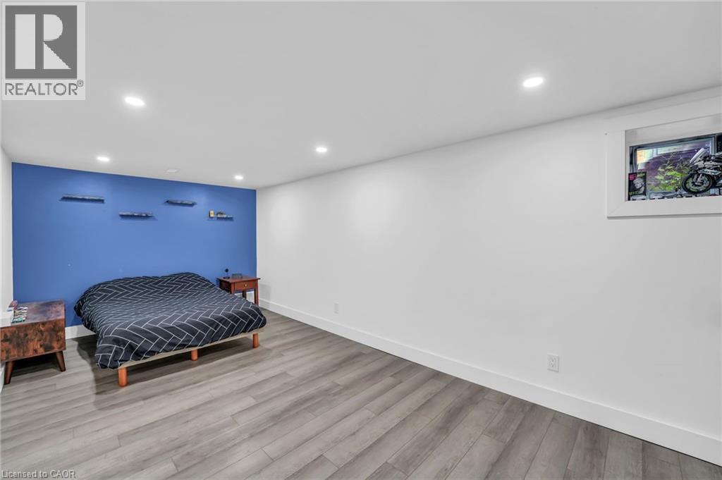 25 PARK Street E - 28