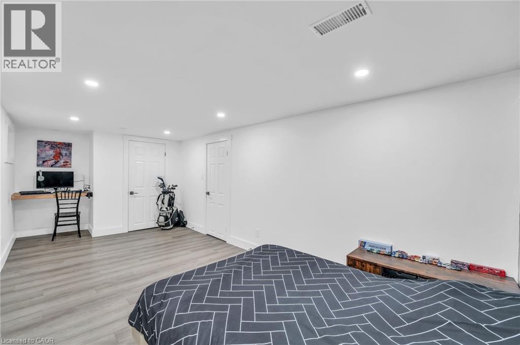 25 PARK Street E - 29