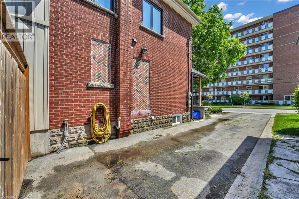 25 PARK Street E - Image 3