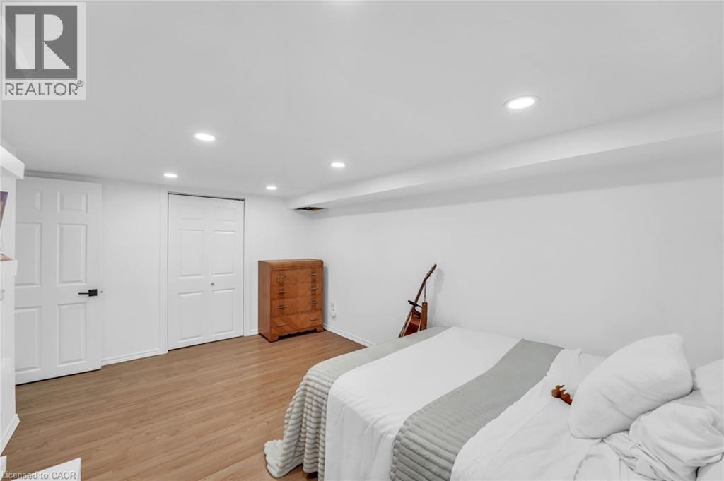 25 PARK Street E - 31