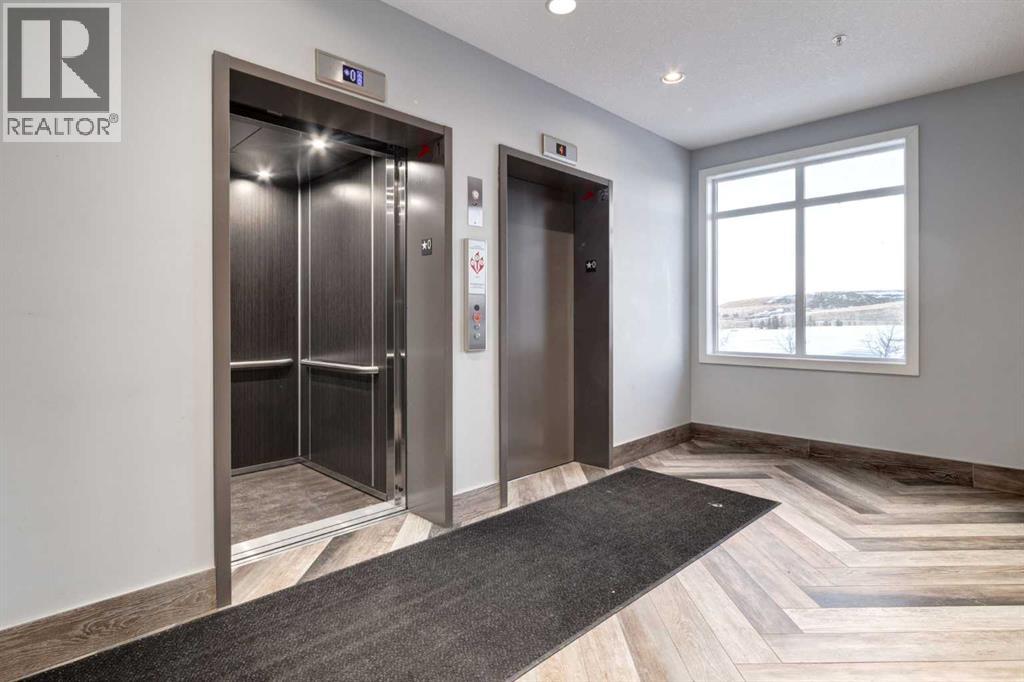 #312 10 WALGROVE Walk SE - 31