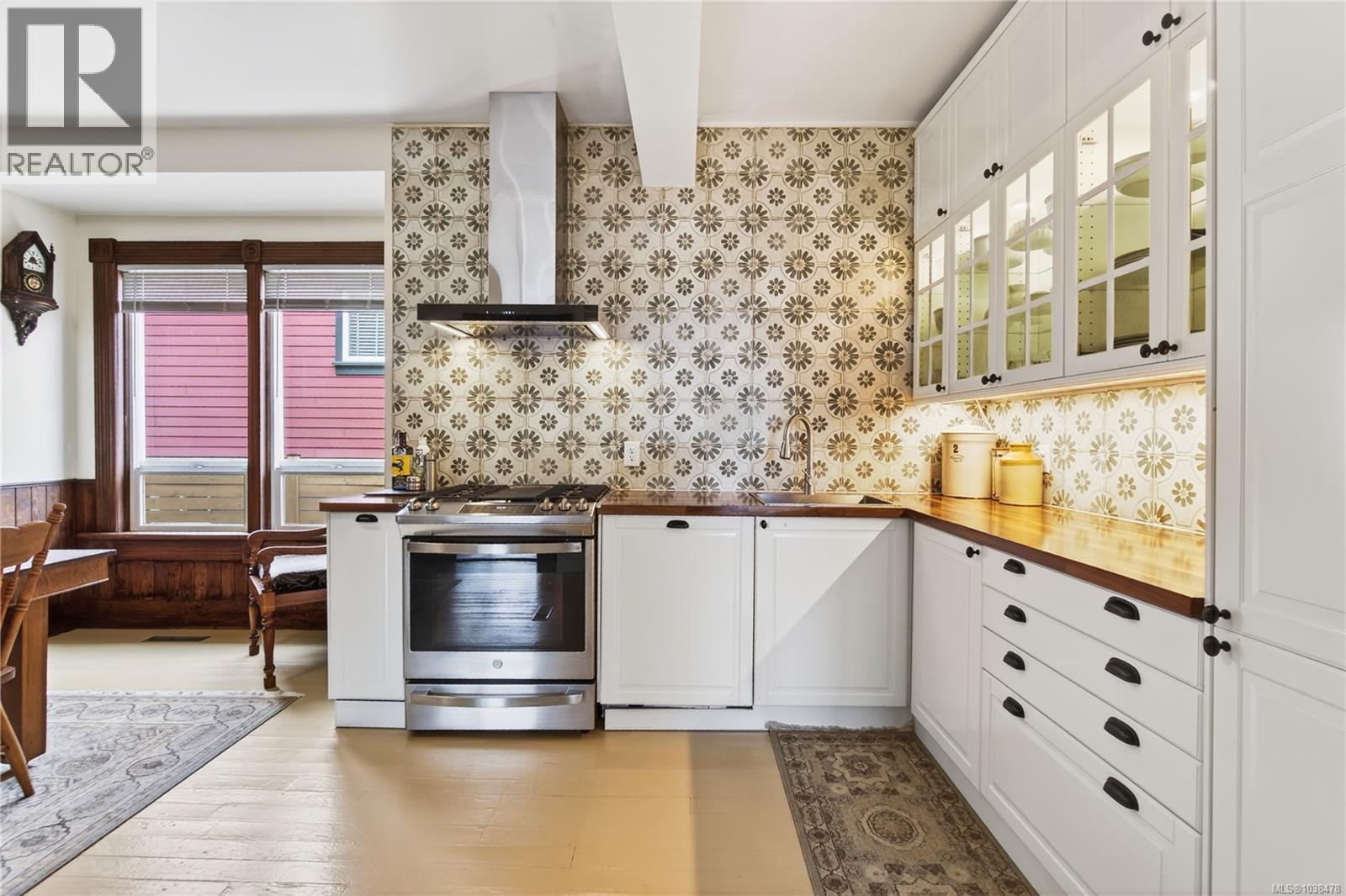 636 Kennedy St - 27