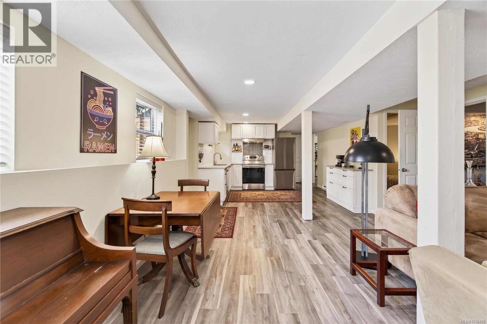 636 Kennedy St - 76