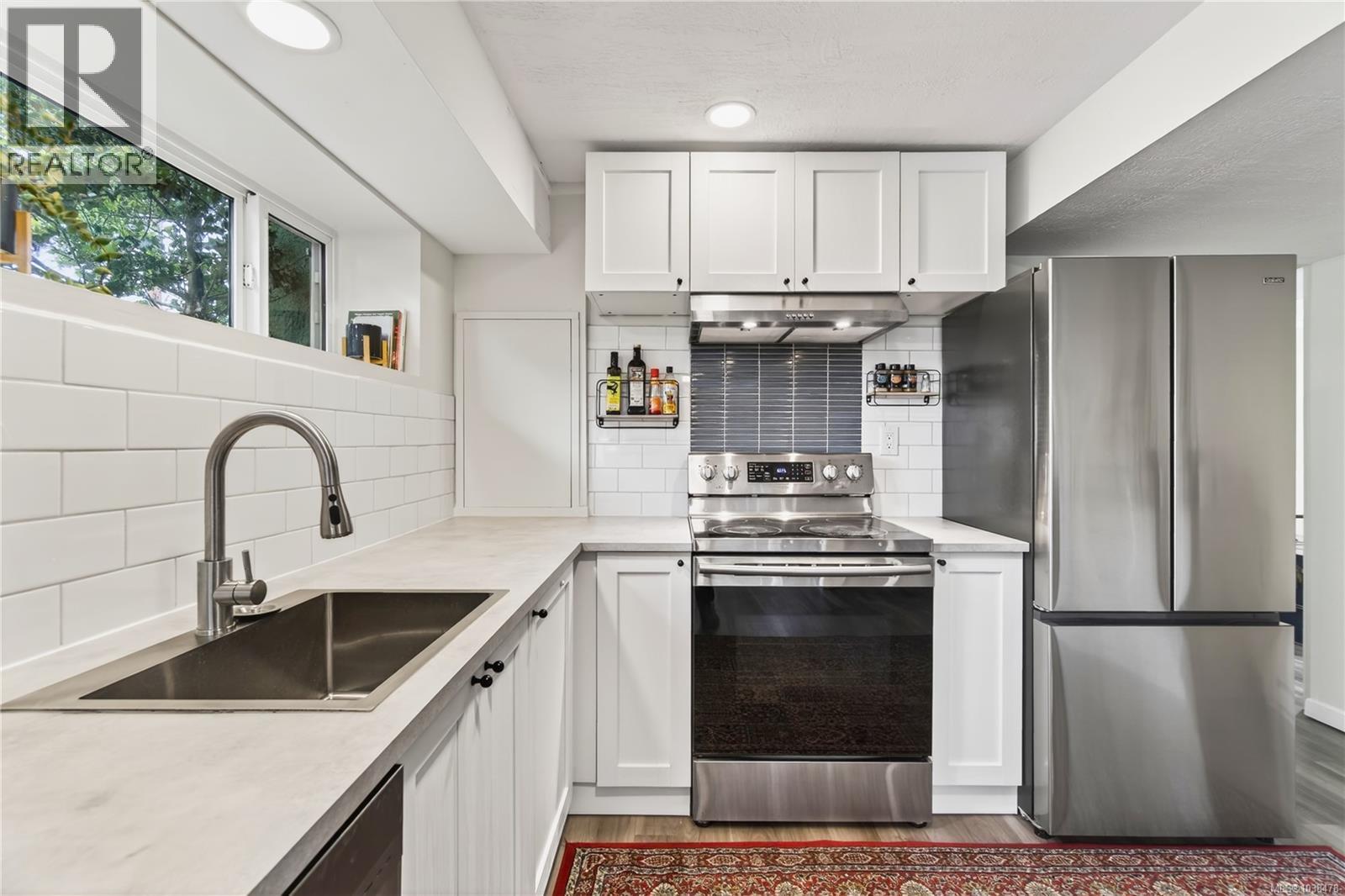 636 Kennedy St - 79