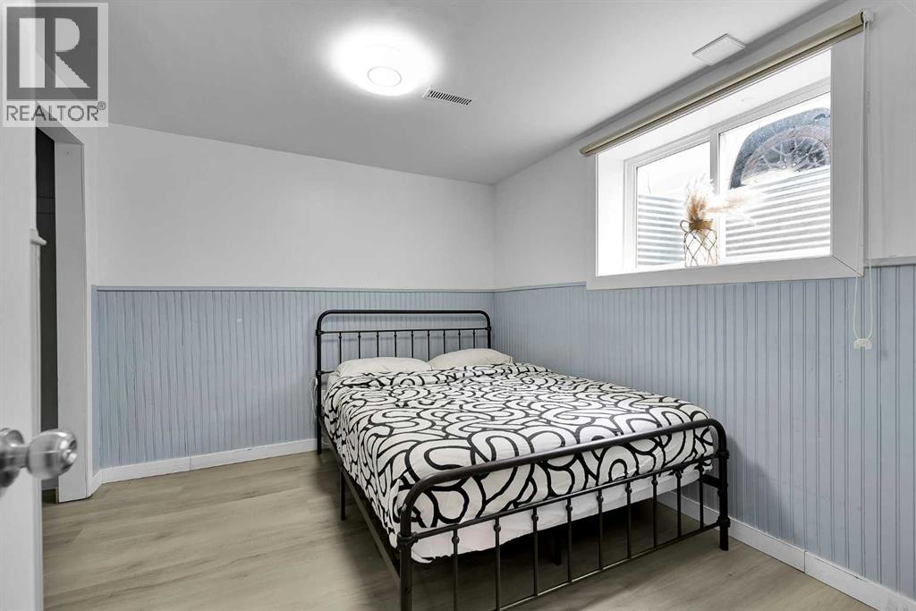 44 Strathclair Rise SW - 28