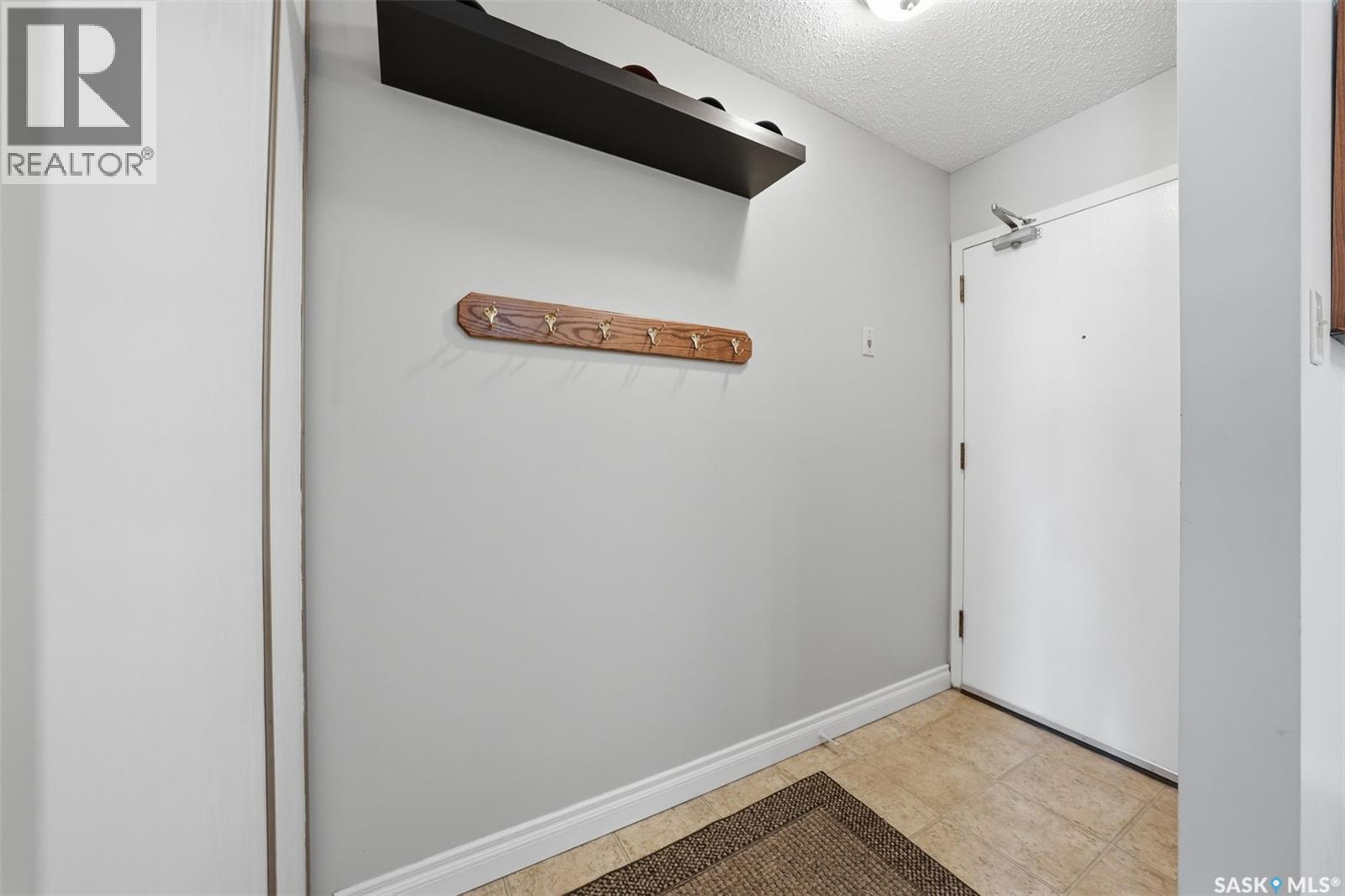 #205 139 ST LAWRENCE COURT - Image 3