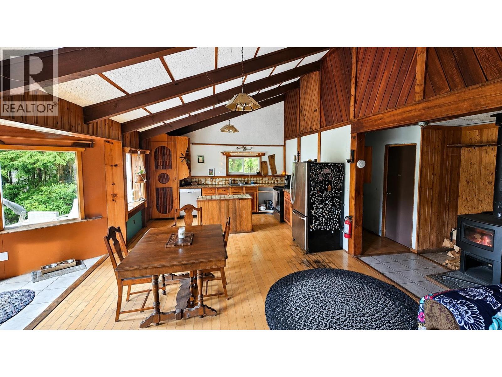 252 BAYVIEW DRIVE - 13
