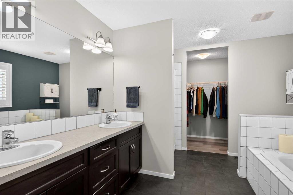 2261 Sagewood Heights SW - 35