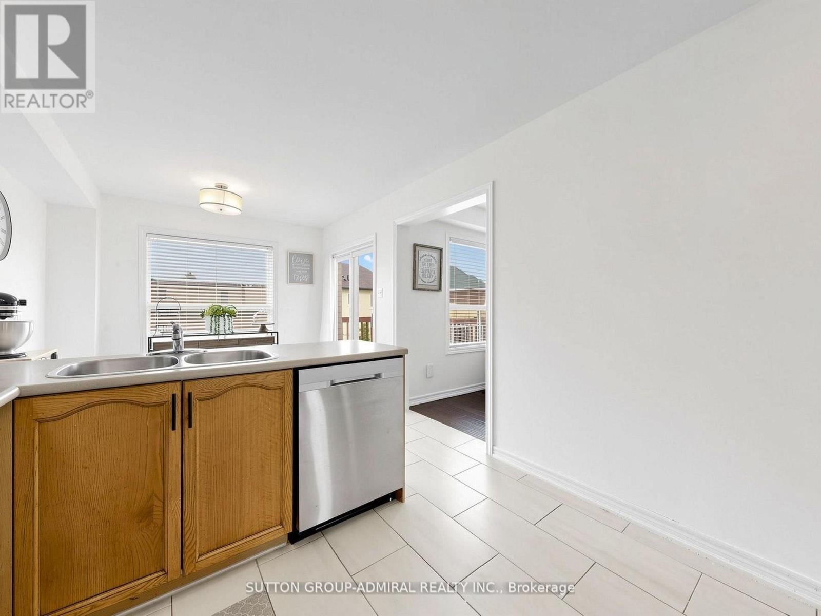 20 BREEZE DRIVE - 15
