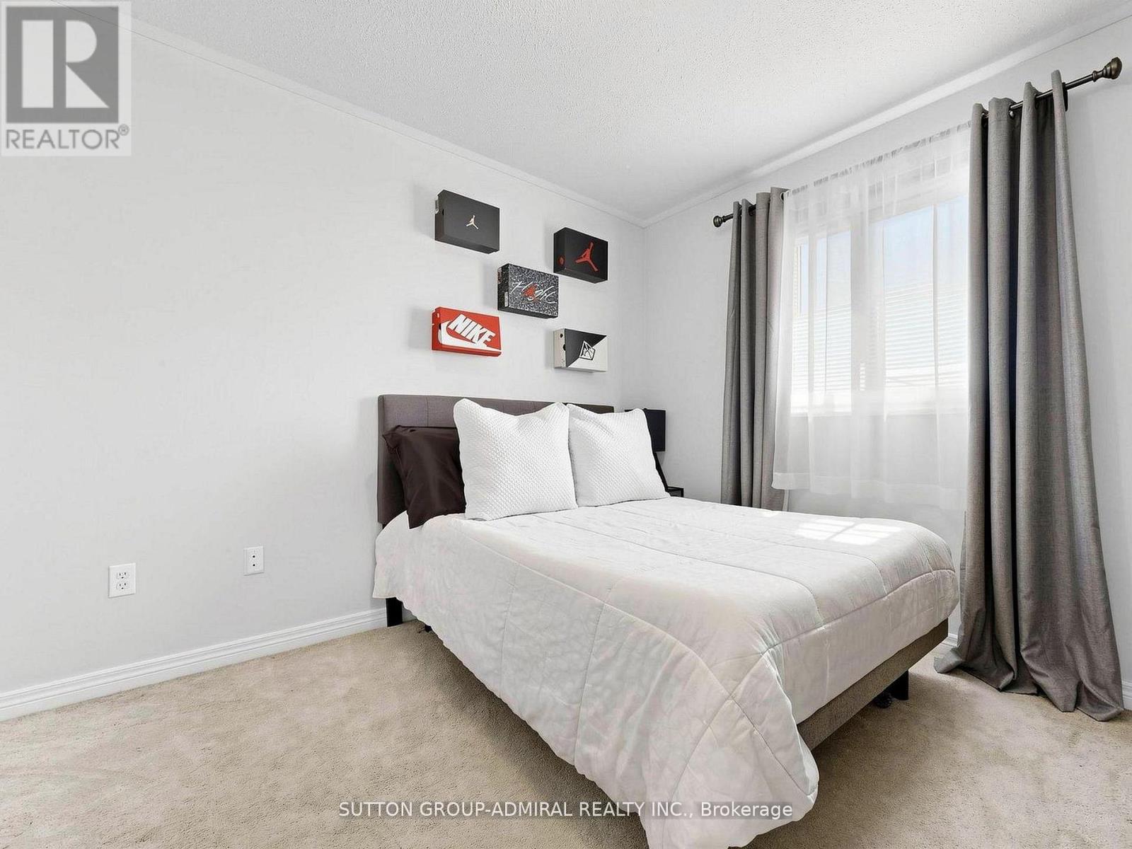 20 BREEZE DRIVE - 26