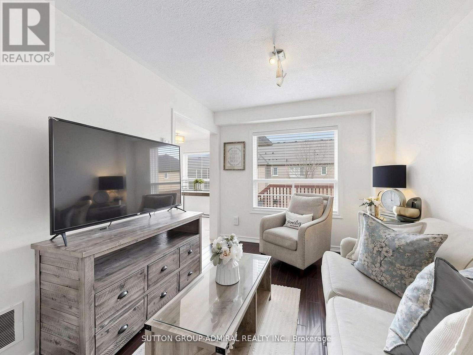 20 BREEZE DRIVE - 4