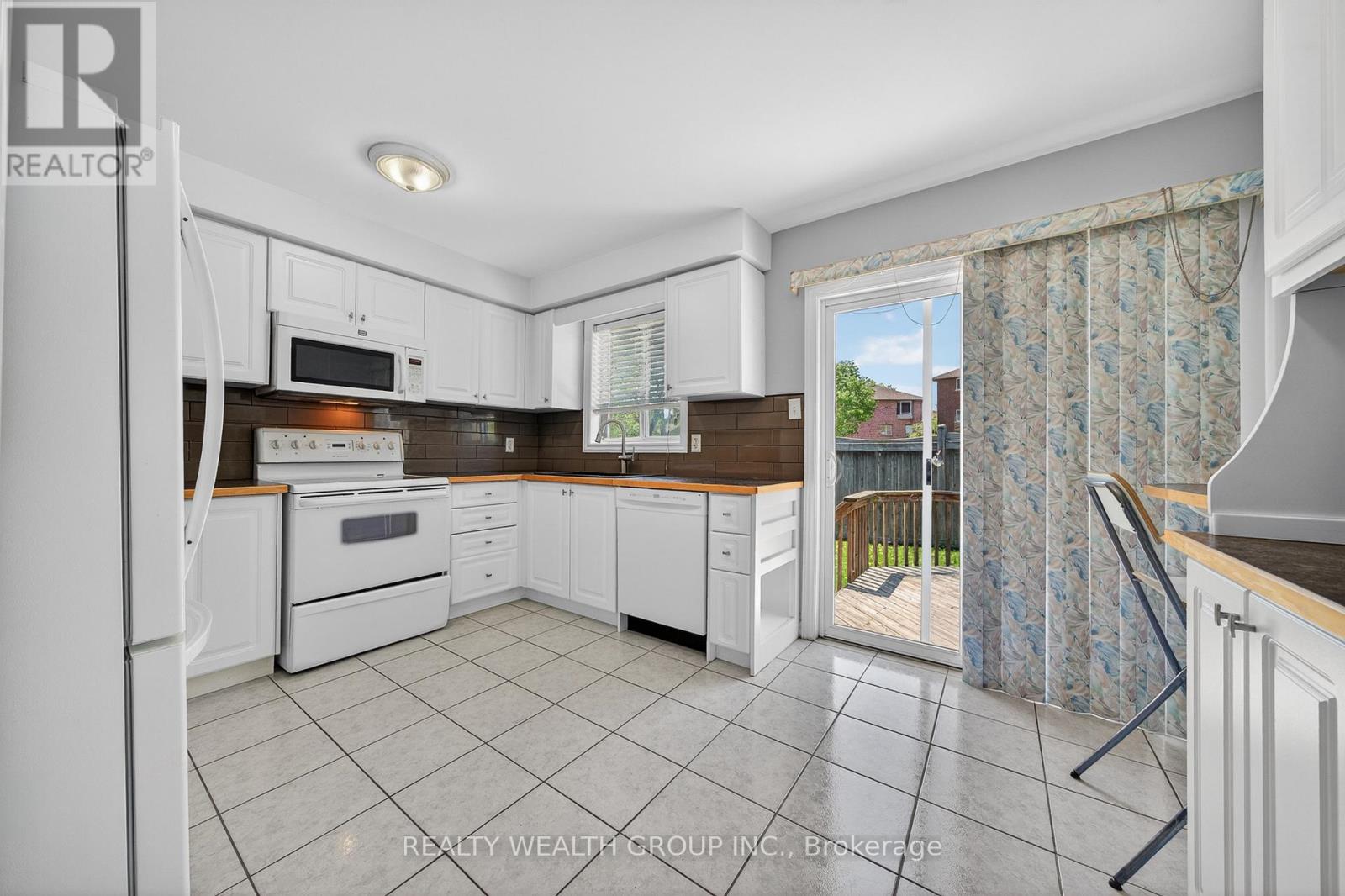 61 STOLLAR BOULEVARD - 10