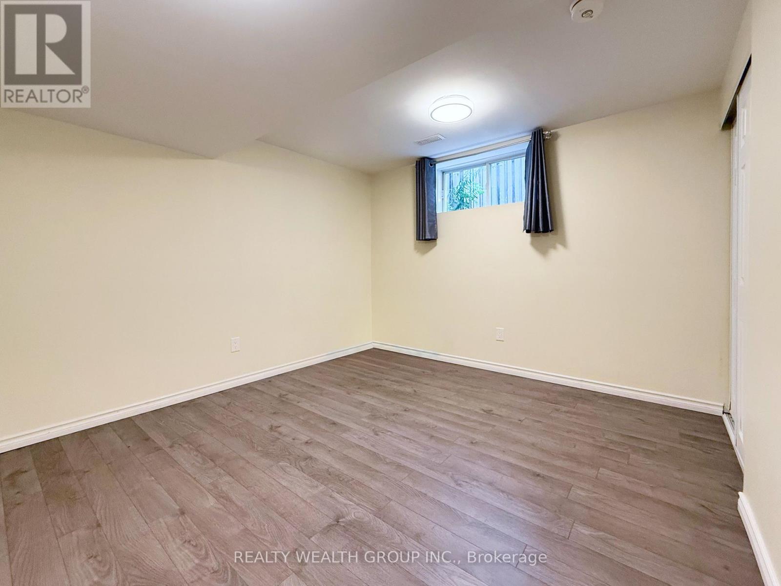 61 STOLLAR BOULEVARD - 37