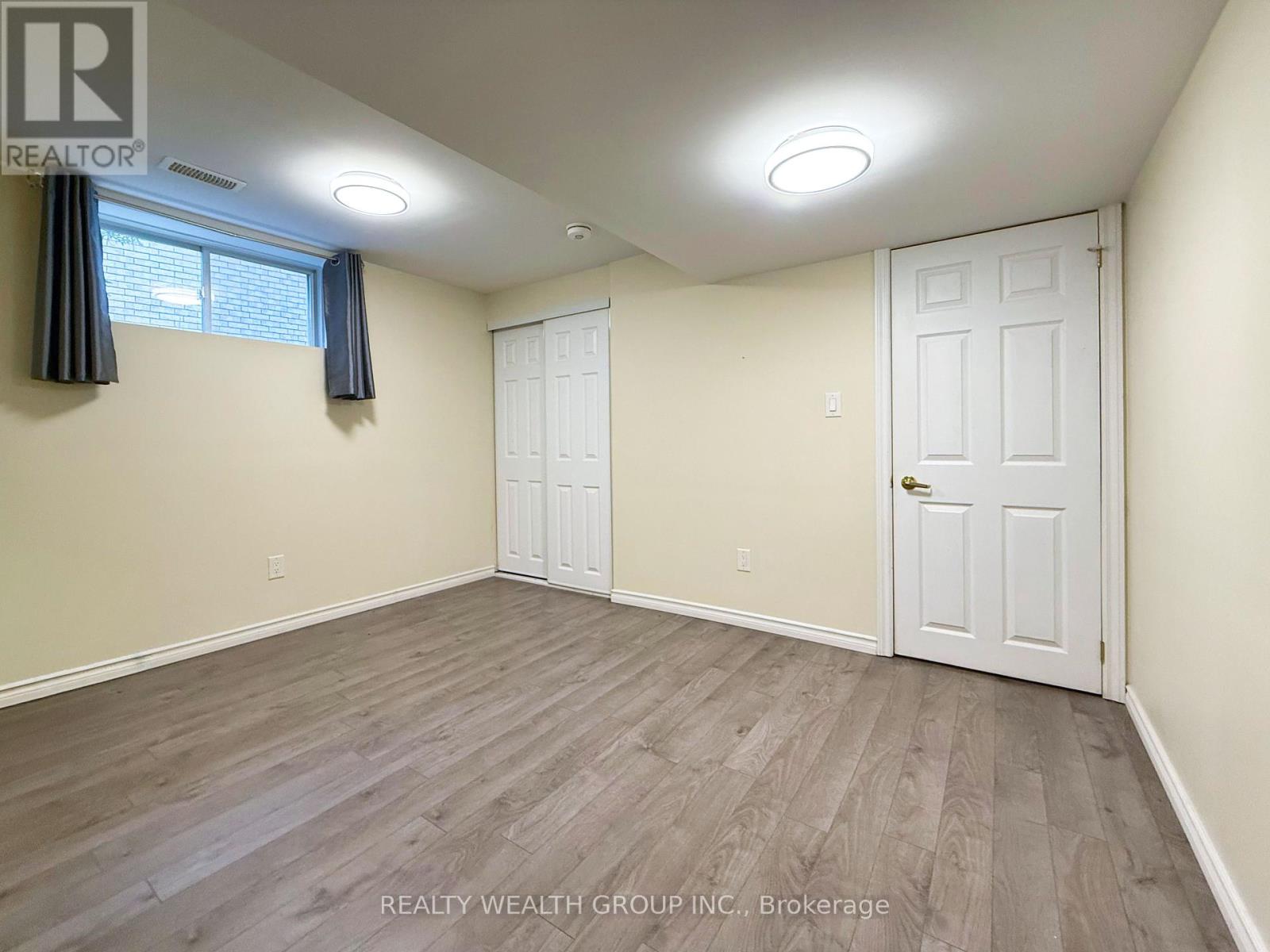 61 STOLLAR BOULEVARD - 38
