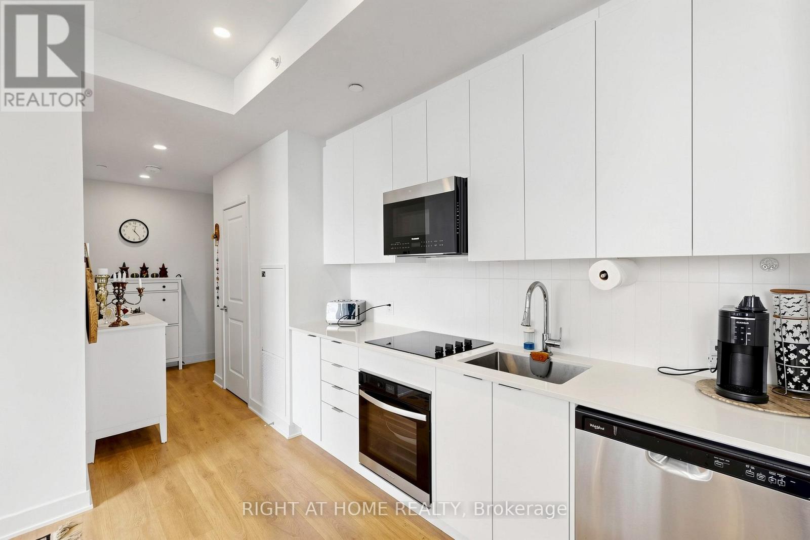 #3206 2920 HIGHWAY 7 ROAD E - 14