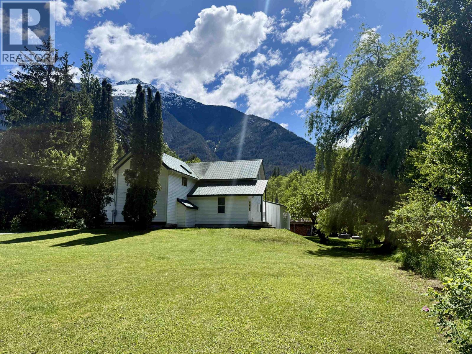 1867 MACKENZIE 20 HIGHWAY - 7