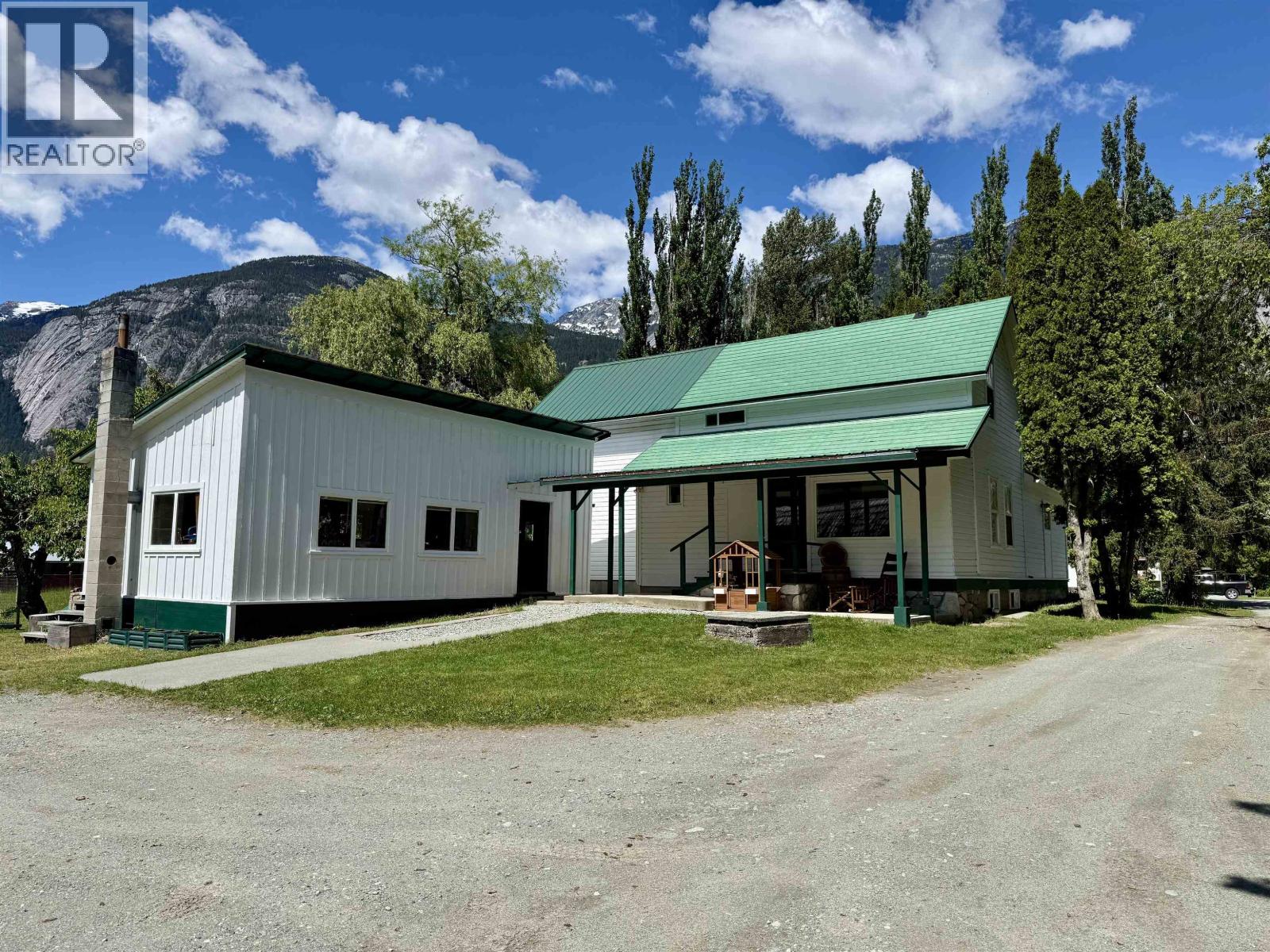 1867 MACKENZIE 20 HIGHWAY - 6