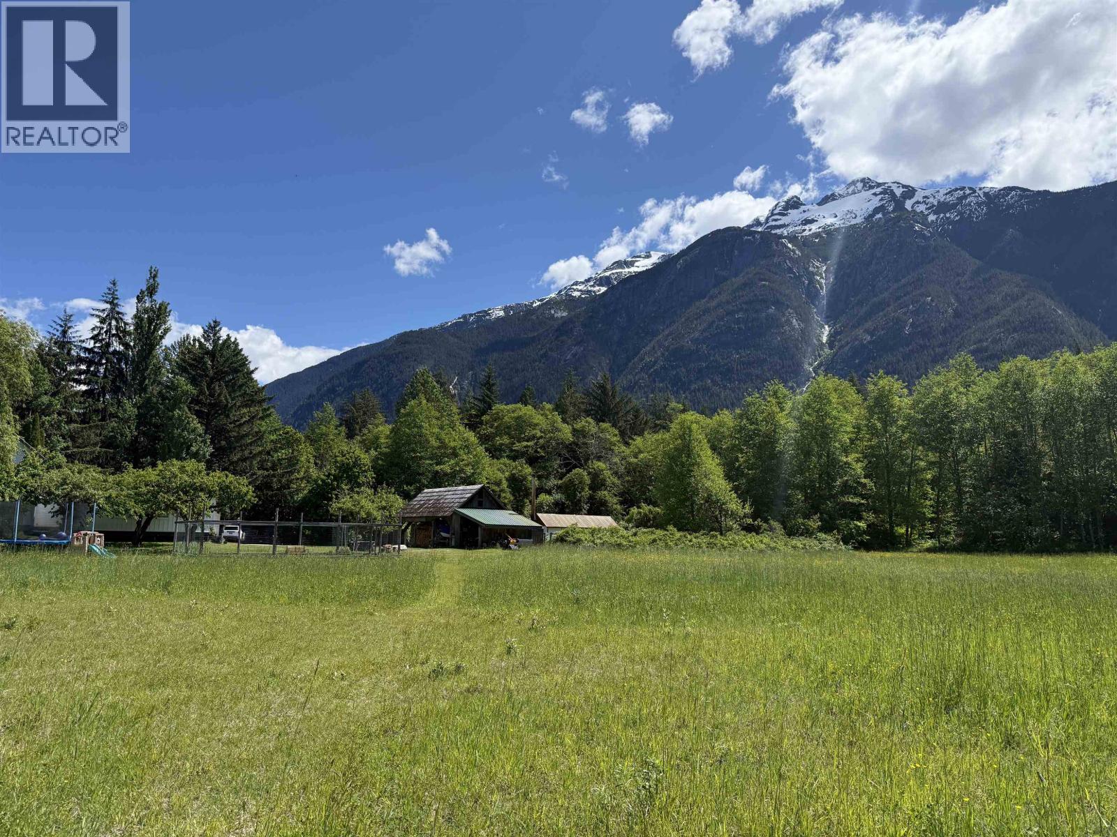 1867 MACKENZIE 20 HIGHWAY - 14