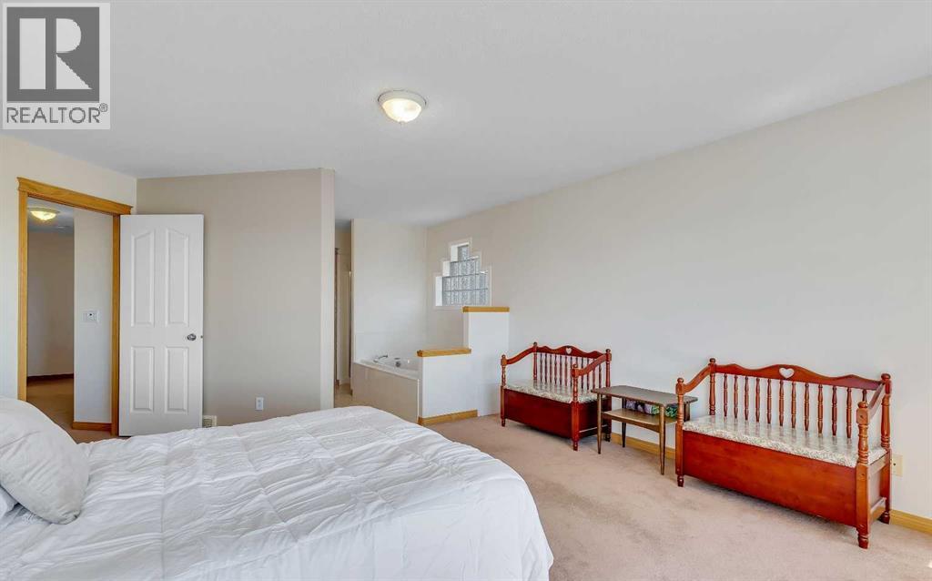 9 Panorama Hills Manor NW - 25