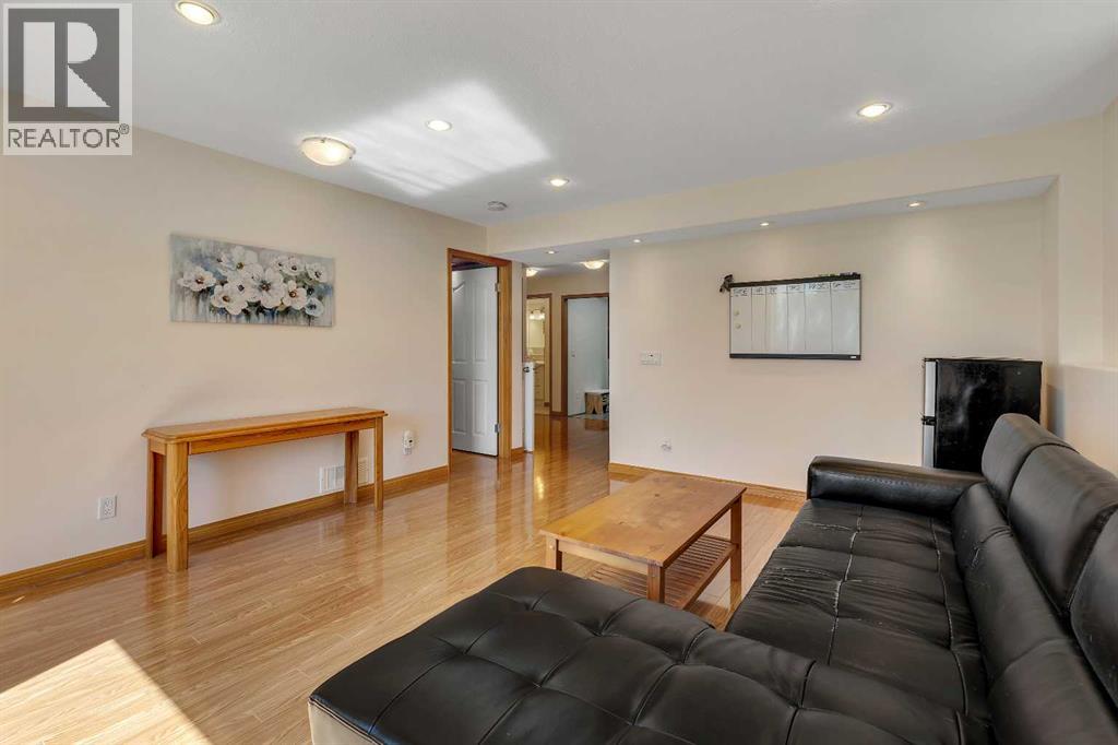 9 Panorama Hills Manor NW - 33