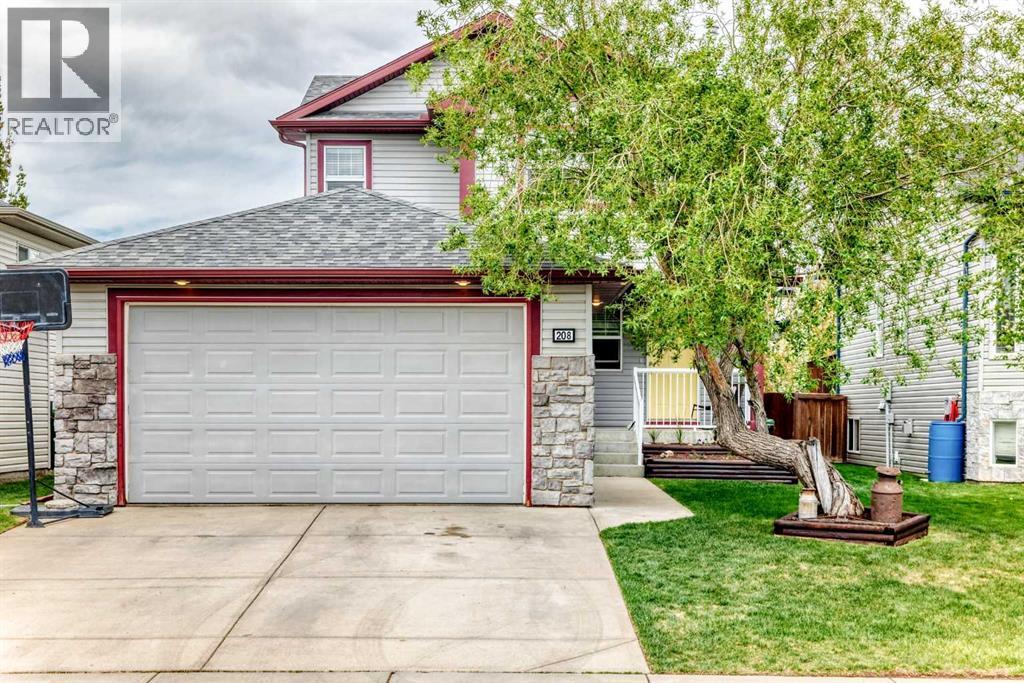 208 Stonegate Crescent NW - Image 2