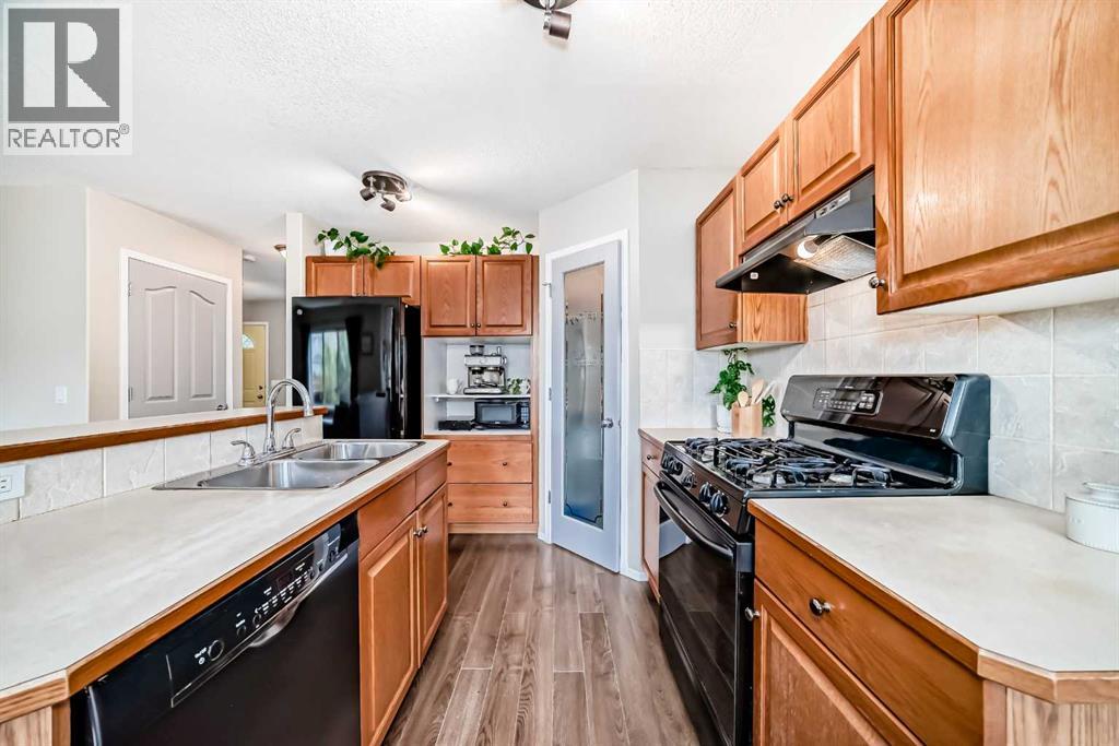 208 Stonegate Crescent NW - 8