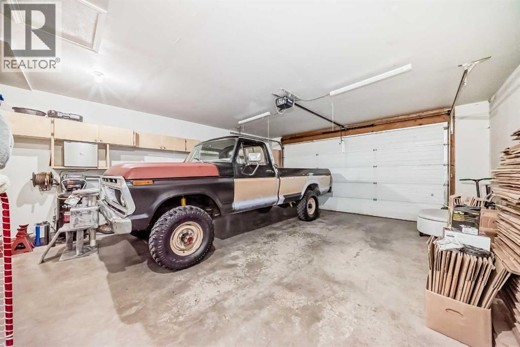 208 Stonegate Crescent NW - 31