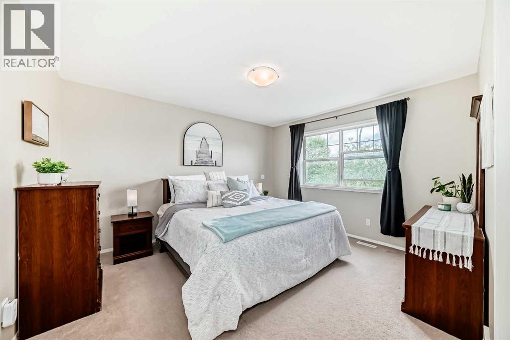 208 Stonegate Crescent NW - 17