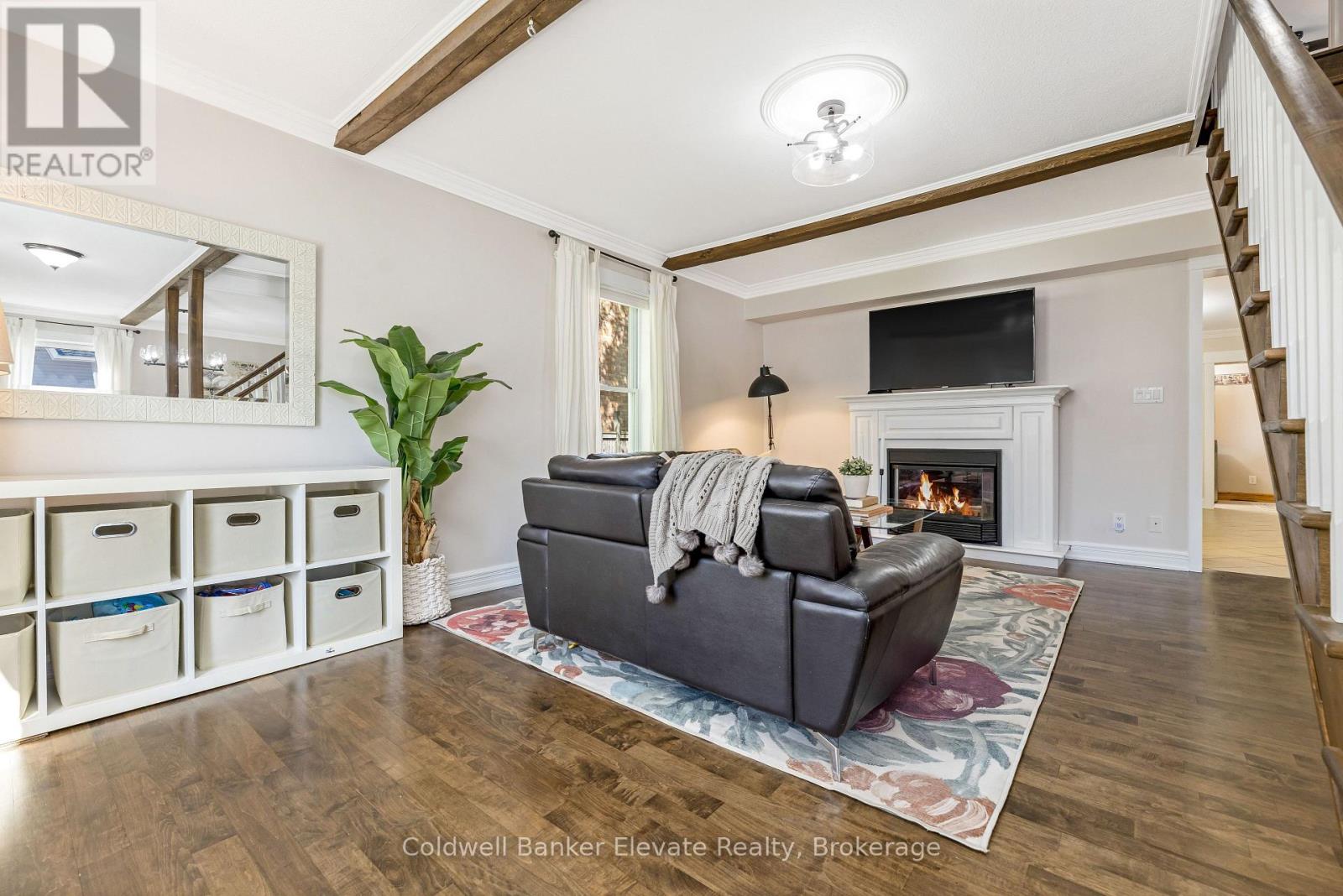 330 MAIN STREET E - 10