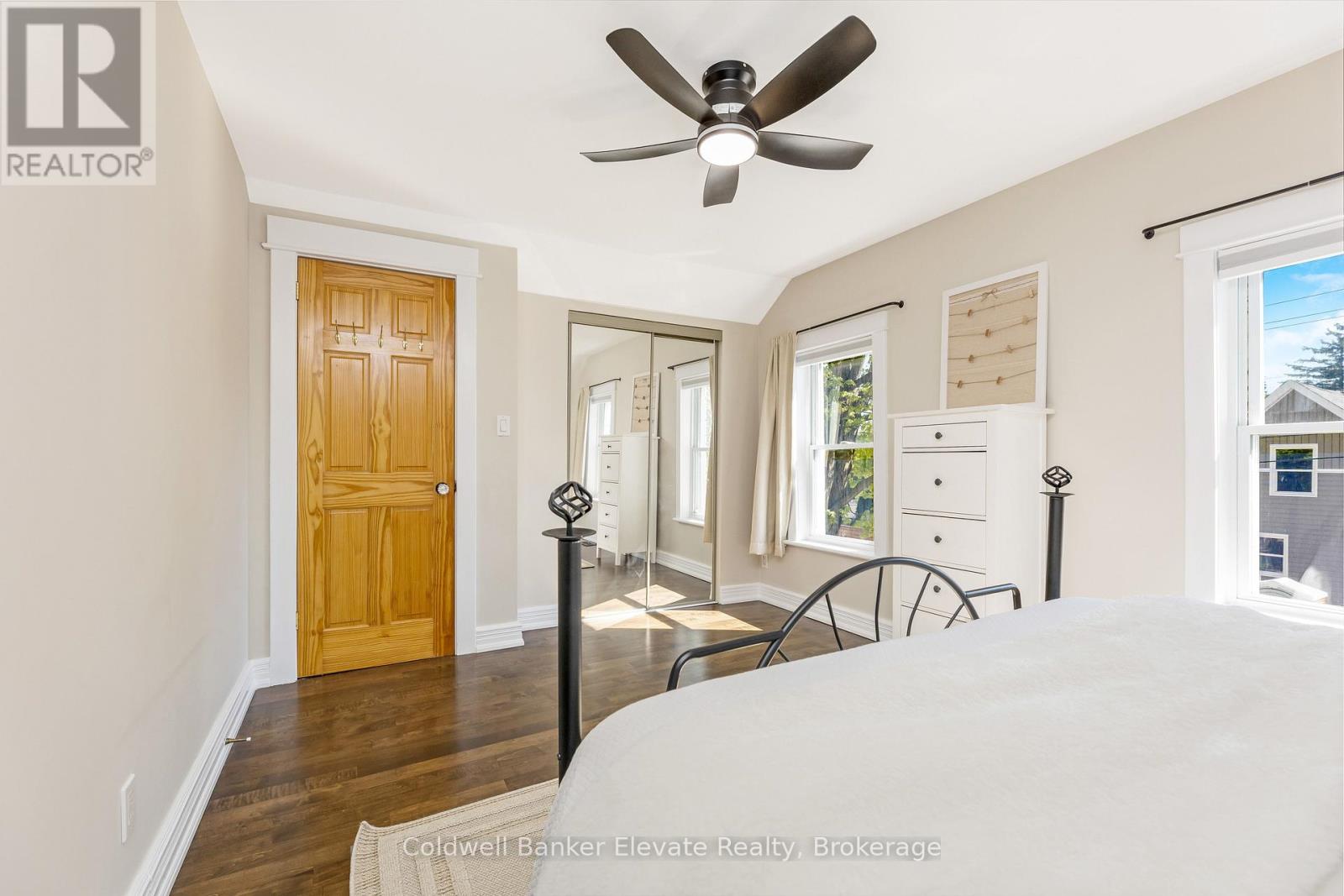 330 MAIN STREET E - 27