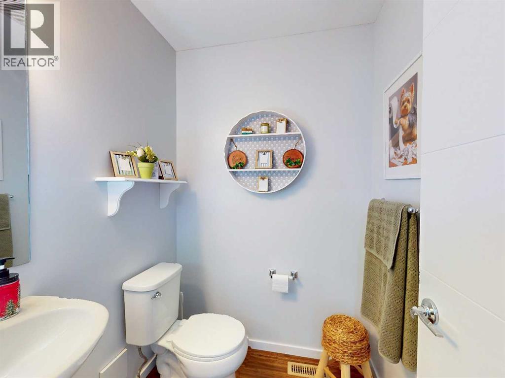 #3 402 Highlands Boulevard W - 21
