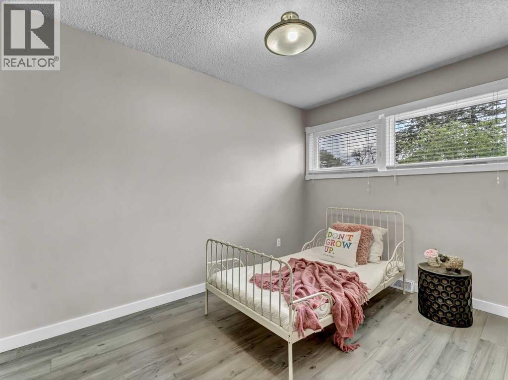 166 Mitchell Crescent NW - 20
