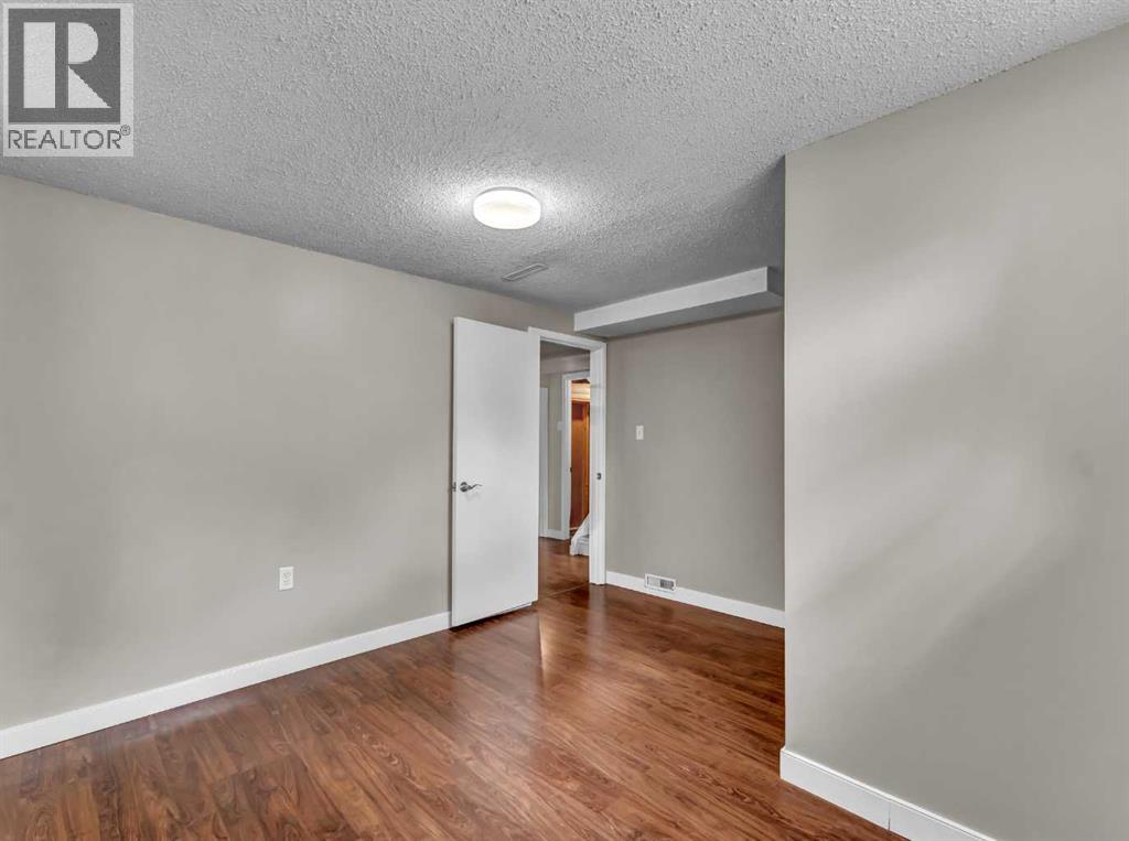 166 Mitchell Crescent NW - 31