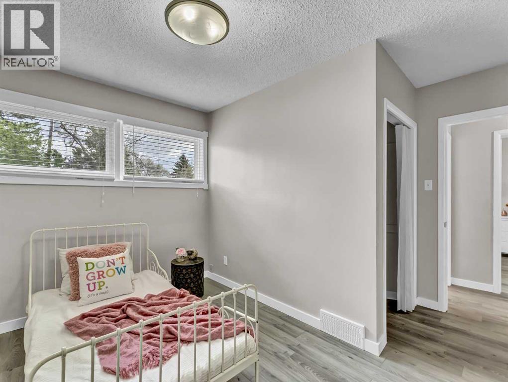 166 Mitchell Crescent NW - 21