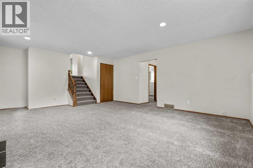 27 Beddington Road NE - 25