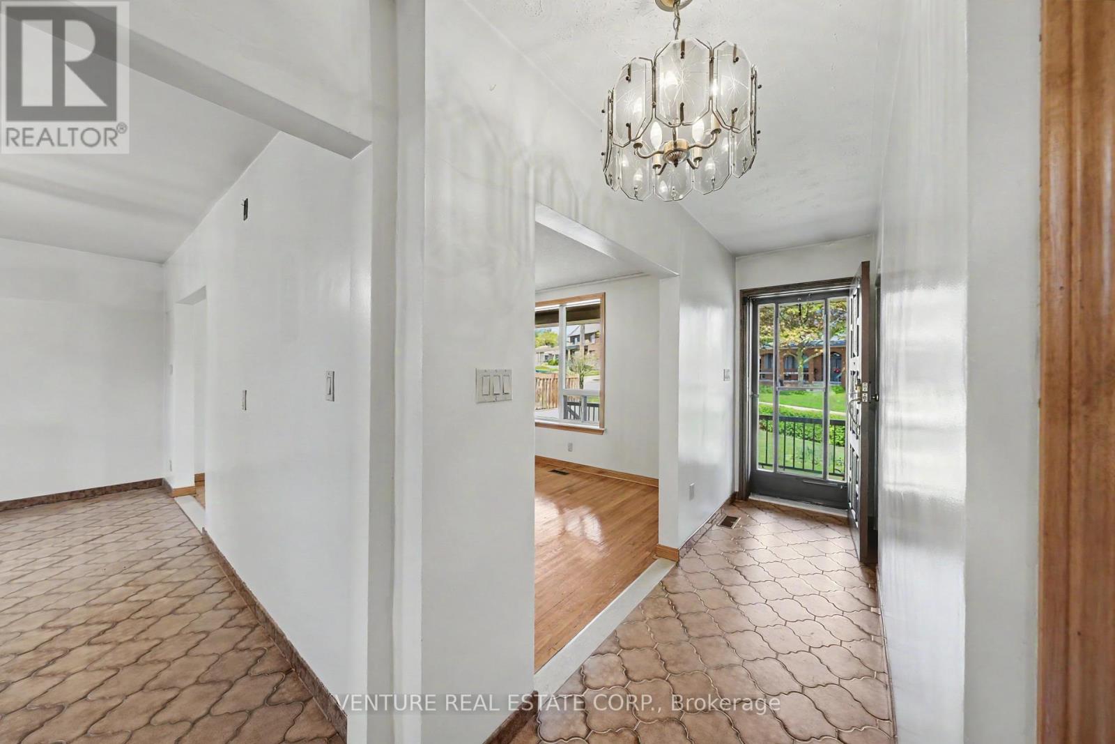 2 REDFERN AVENUE - 11