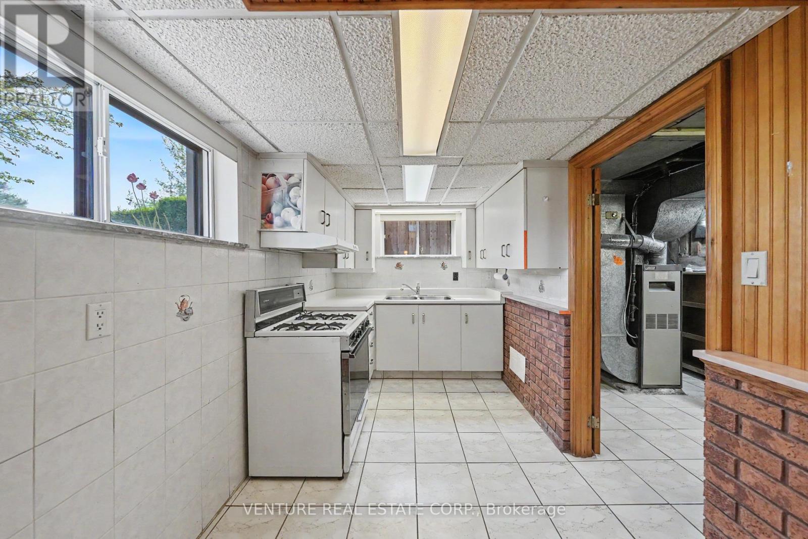 2 REDFERN AVENUE - 26