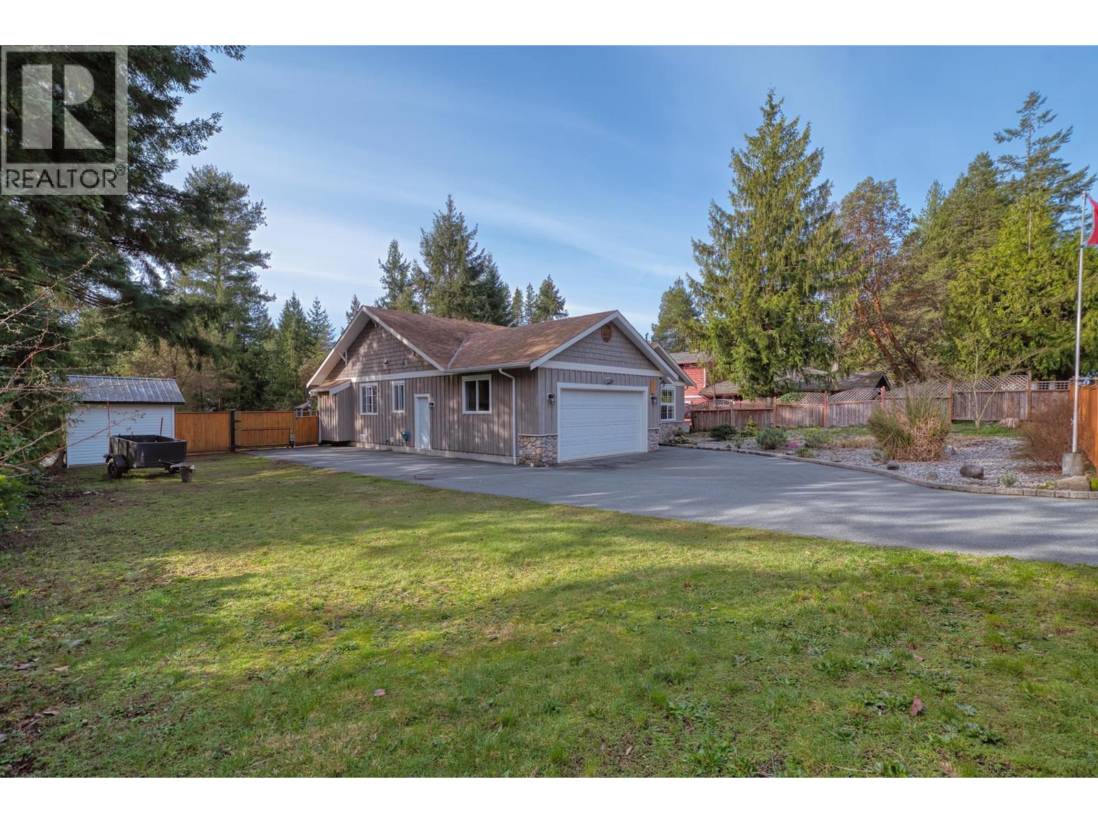 8029 SOUTHWOOD ROAD, Halfmoon Bay