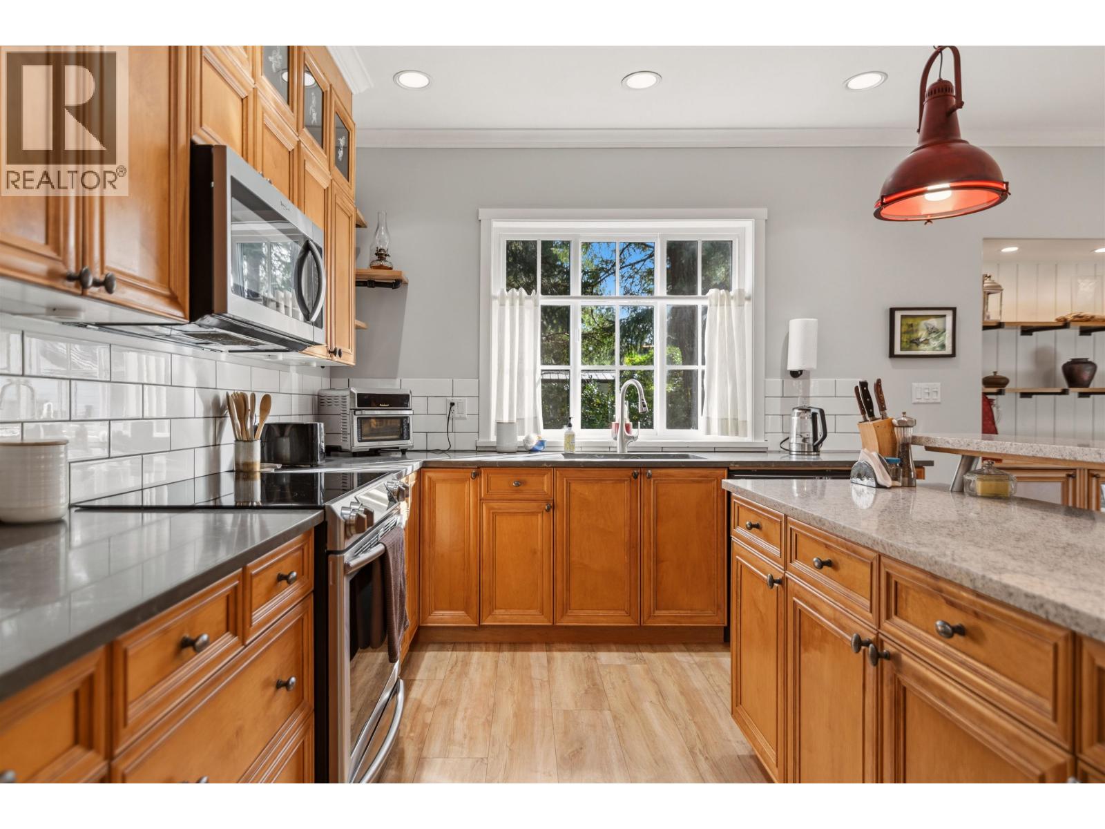 8029 SOUTHWOOD ROAD, Halfmoon Bay