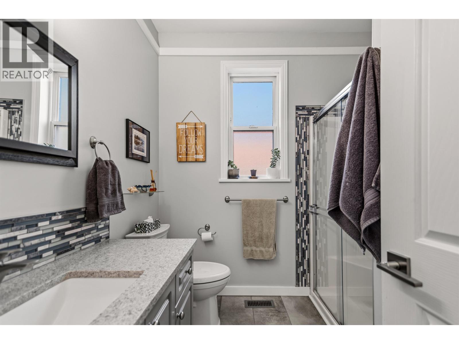 8029 SOUTHWOOD ROAD, Halfmoon Bay