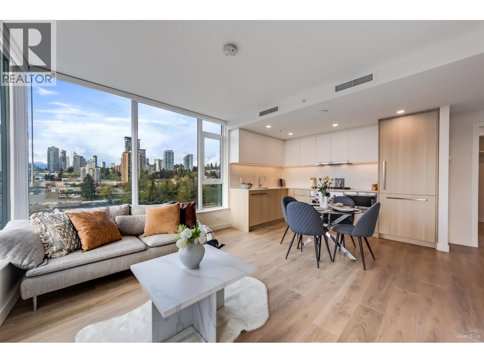 809 318 ALDERSON Avenue - main photo