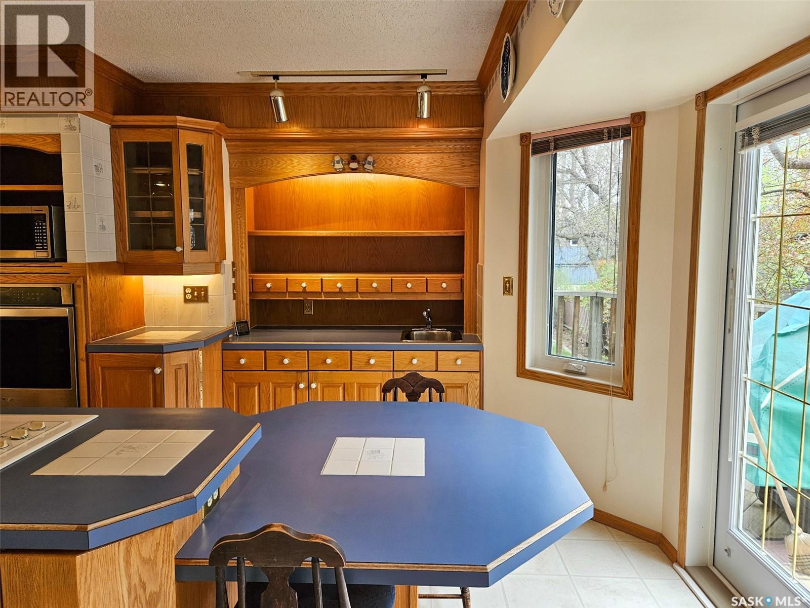 720 Whyte AVENUE - 8