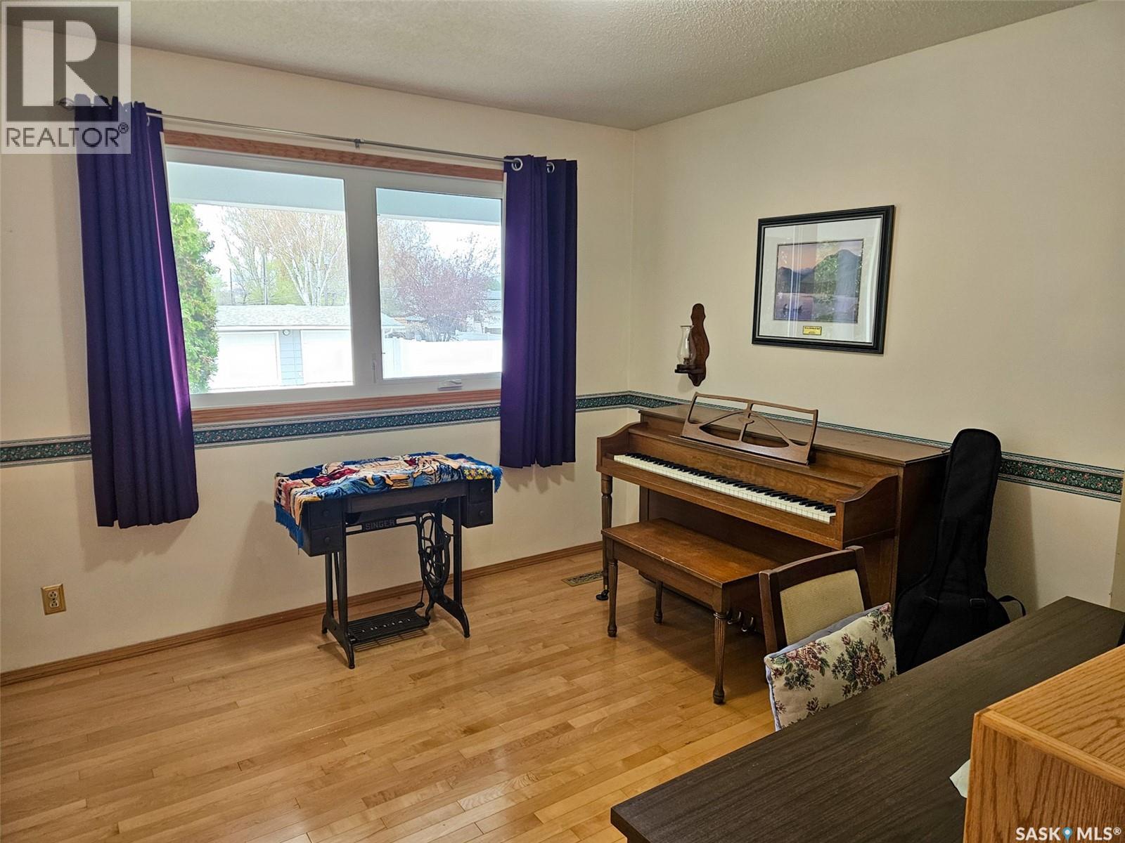 720 Whyte AVENUE - 9