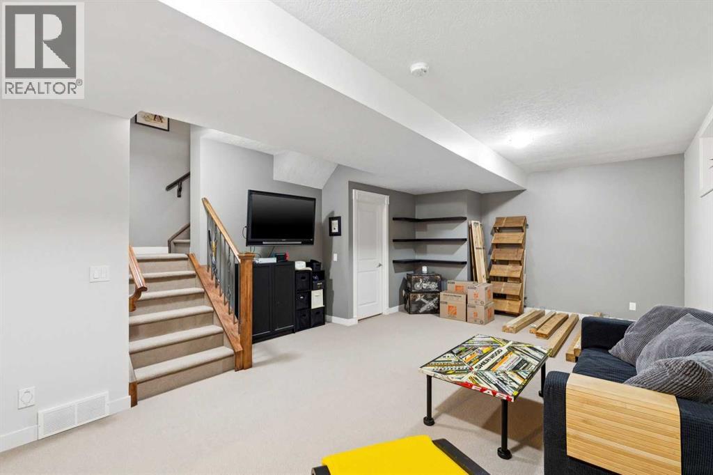 #1 528 34 Street NW - 35