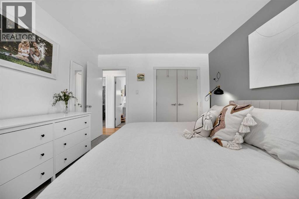 2211 18 Avenue S - 22