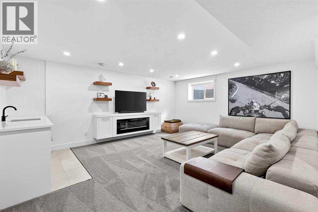 6323 Crowchild Trail SW - 28