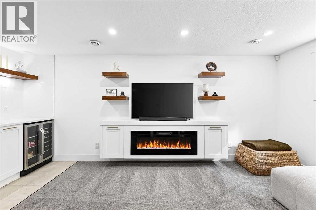6323 Crowchild Trail SW - 30