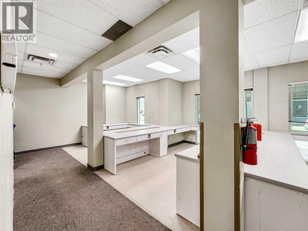 902 9th Avenue SW, Calgary — photo 3