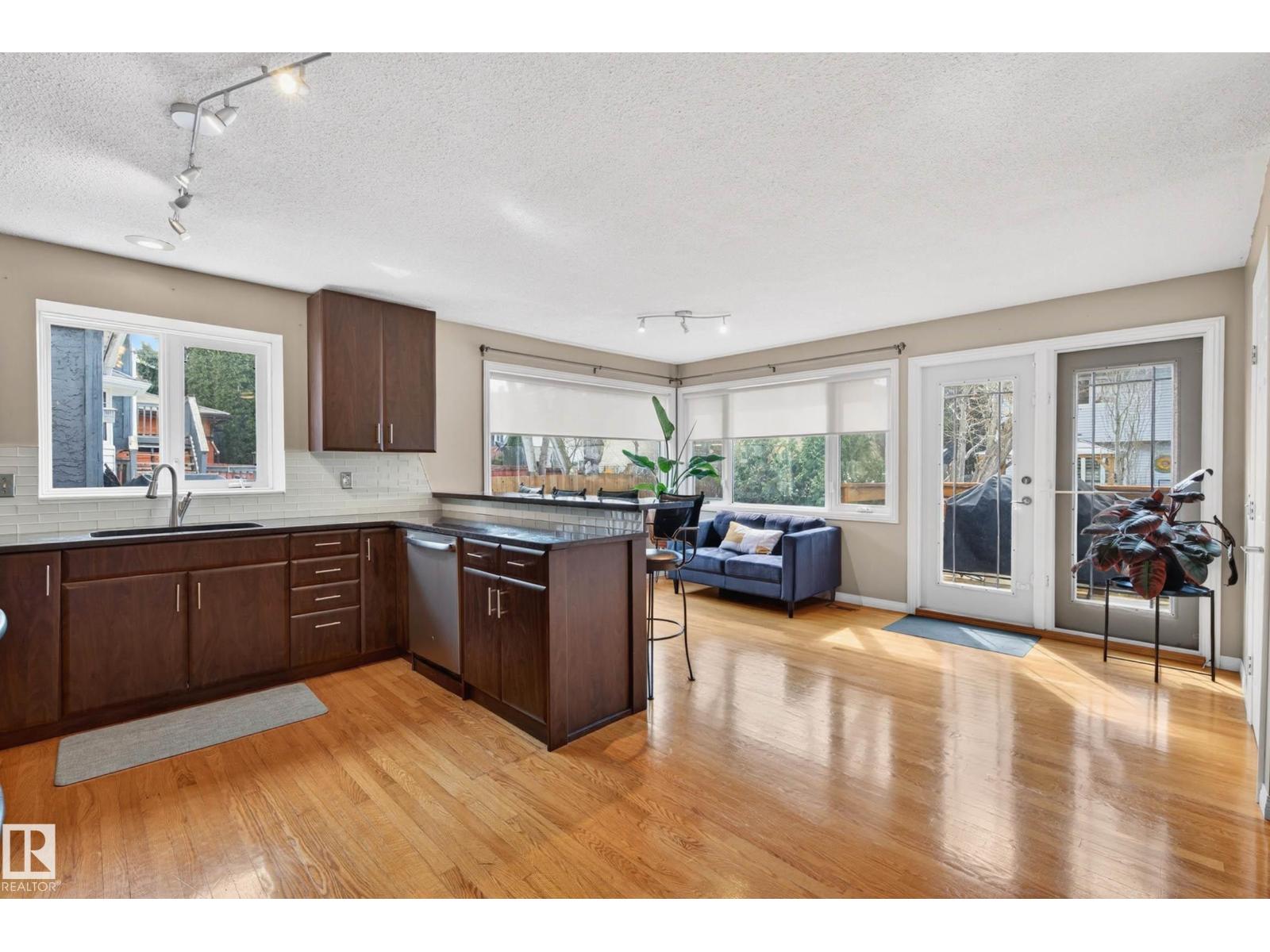 5 WILLOWBROOK CR - 12