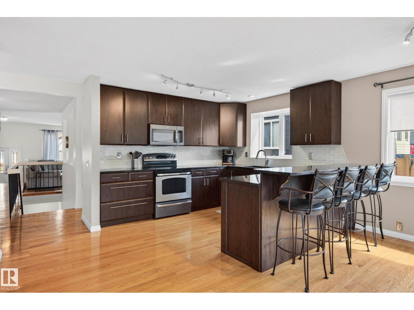 5 WILLOWBROOK CR - 13
